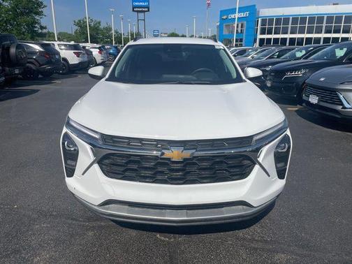Summit White 2025 Chevrolet Trax LT