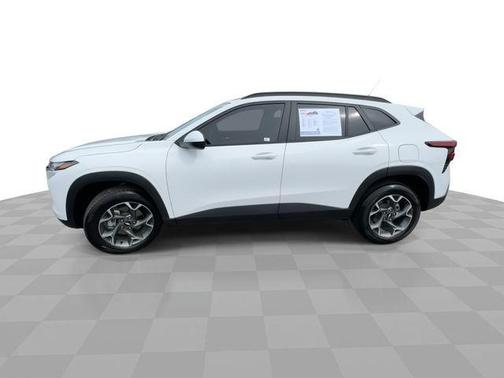 Summit White 2025 Chevrolet Trax LT