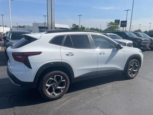 Summit White 2025 Chevrolet Trax LT