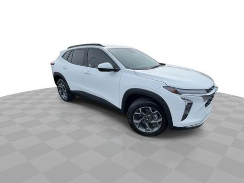 Summit White 2025 Chevrolet Trax LT