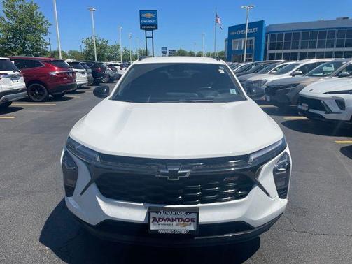Summit White 2024 Chevrolet Trax FWD 2RS