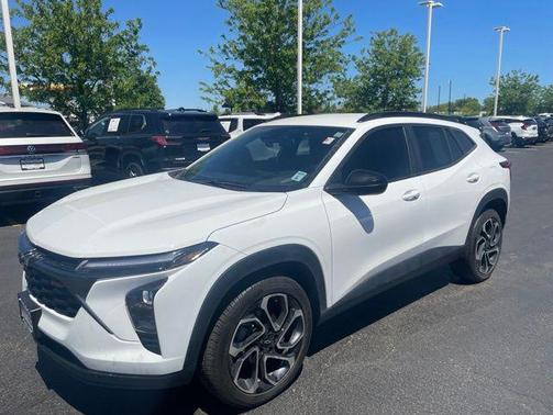 Summit White 2024 Chevrolet Trax FWD 2RS