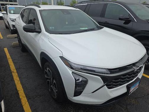 Summit White 2024 Chevrolet Trax FWD 2RS