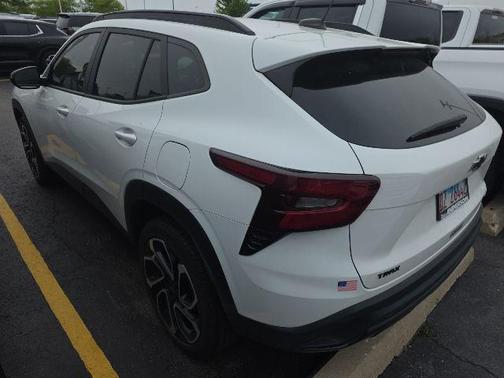 Summit White 2024 Chevrolet Trax FWD 2RS