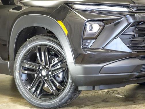 Mosaic Black Metallic 2026 Chevrolet Trailblazer LT