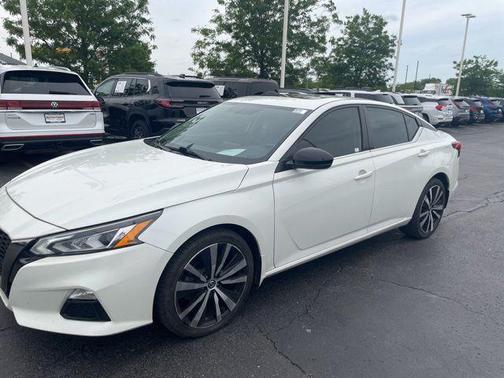Pearl White Tricoat 2019 Nissan Altima 2.5 SR
