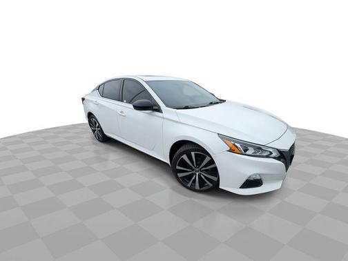 Pearl White Tricoat 2019 Nissan Altima 2.5 SR