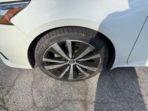 Pearl White Tricoat 2019 Nissan Altima 2.5 SR