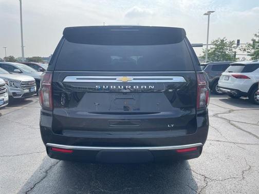 2022 Chevrolet Suburban LT