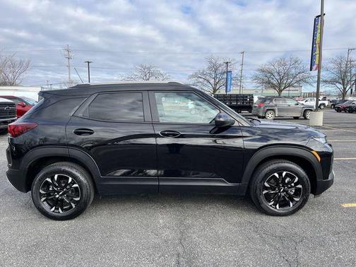 Mosaic Black Metallic 2023 Chevrolet Trailblazer LT