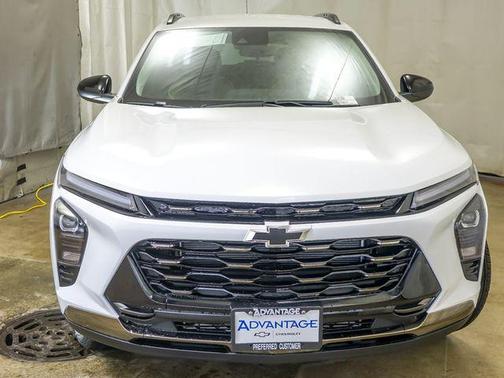 Summit White 2026 Chevrolet Trax FWD ACTIV