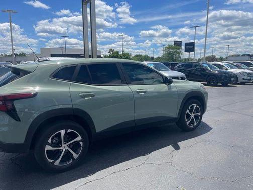Cacti Green 2024 Chevrolet Trax FWD 1RS