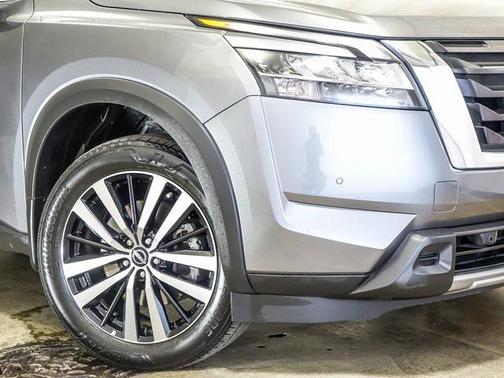 2023 Nissan Pathfinder Platinum 4WD