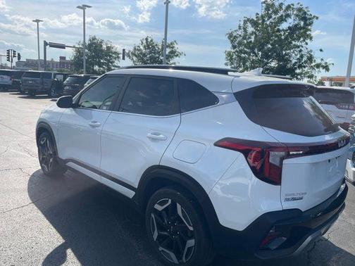 Snow White Pearl 2024 Kia Seltos SX Turbo