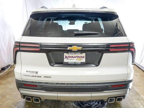Summit White 2026 Chevrolet Traverse LT