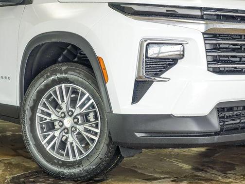 Summit White 2026 Chevrolet Traverse LT
