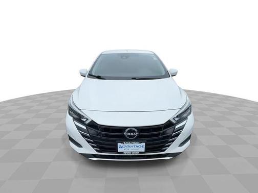 Aspen White Tricoat 2025 Nissan Versa 1.6 SV