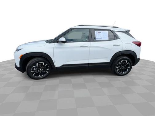 Summit White 2022 Chevrolet Trailblazer LT