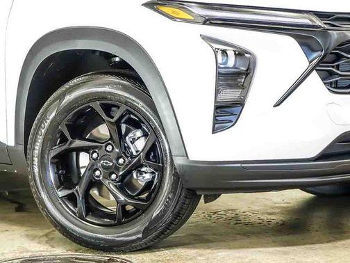 Summit White 2026 Chevrolet Trax LT