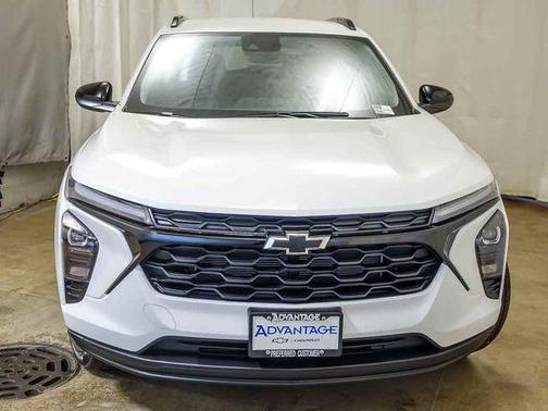 Summit White 2026 Chevrolet Trax LT