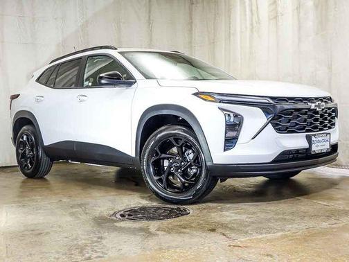 Summit White 2026 Chevrolet Trax LT