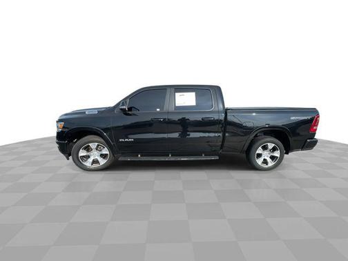 Diamond Black Crystal Pearlcoat 2022 RAM 1500 Laramie