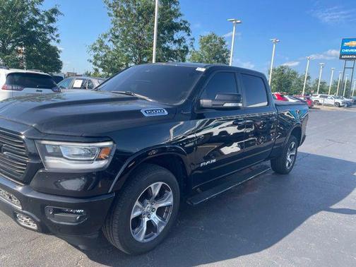 Diamond Black Crystal Pearlcoat 2022 RAM 1500 Laramie