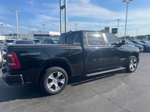 Diamond Black Crystal Pearlcoat 2022 RAM 1500 Laramie