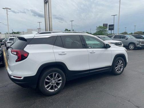 Summit White 2024 GMC Terrain SLT