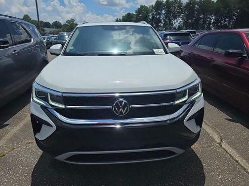 Pure White 2023 Volkswagen Taos 1.5T SEL