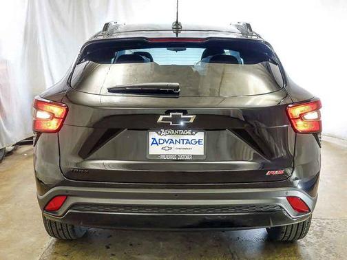 Mosaic Black Metallic 2026 Chevrolet Trax FWD 2RS
