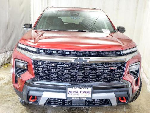 Radiant Red Tintcoat 2026 Chevrolet Traverse AWD Z71