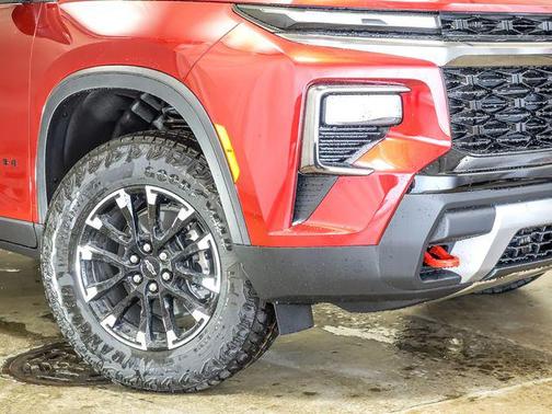 Radiant Red Tintcoat 2026 Chevrolet Traverse AWD Z71