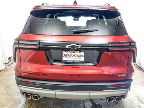 Radiant Red Tintcoat 2026 Chevrolet Traverse AWD Z71