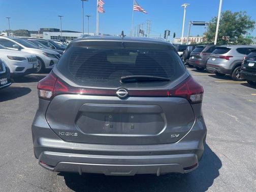 Gun Metallic 2022 Nissan Kicks SV