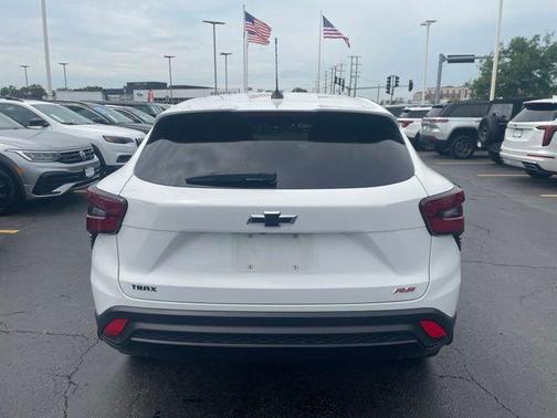 Summit White 2024 Chevrolet Trax FWD 1RS
