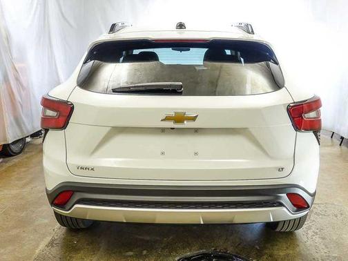 Summit White 2026 Chevrolet Trax LT