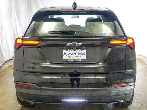 Mosaic Black Metallic 2027 Chevrolet Bolt LT FWD