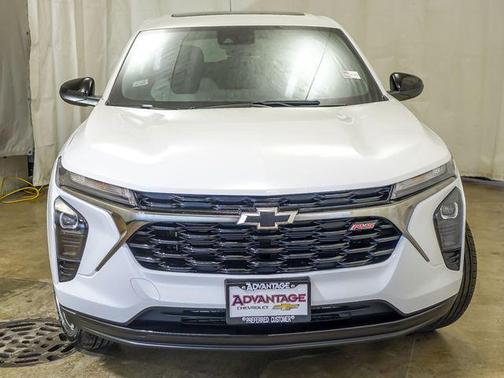 Summit White 2026 Chevrolet Trax FWD 1RS