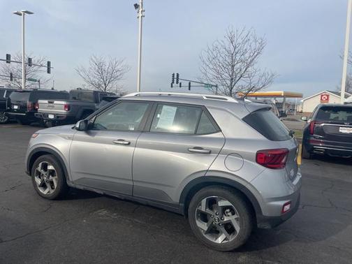 2024 Hyundai VENUE SEL