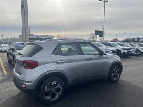 2024 Hyundai VENUE SEL