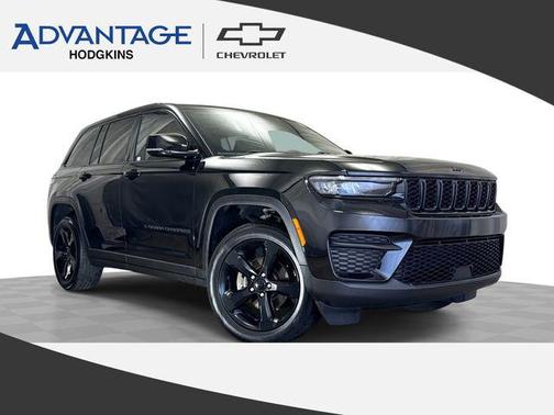 Diamond Black Crystal Pearlcoat 2023 Jeep Grand Cherokee Altitude
