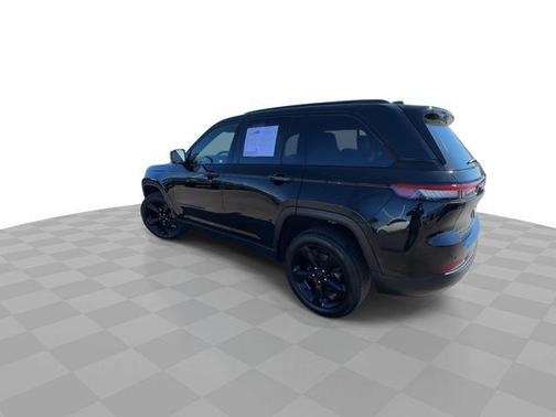 Diamond Black Crystal Pearlcoat 2023 Jeep Grand Cherokee Altitude