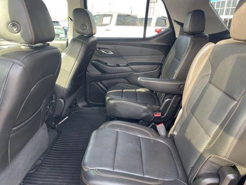Mosaic Black Metallic 2020 Chevrolet Traverse LT Leather