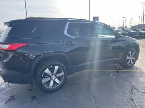 Mosaic Black Metallic 2020 Chevrolet Traverse LT Leather