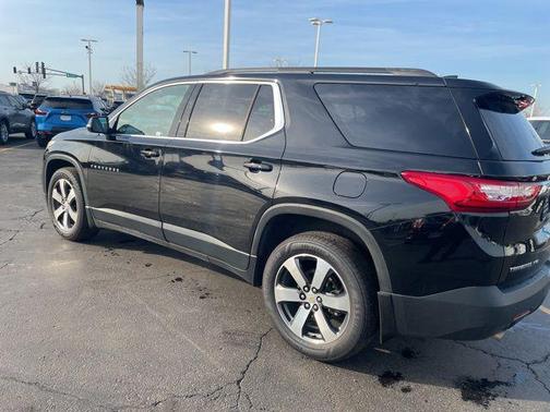 Mosaic Black Metallic 2020 Chevrolet Traverse LT Leather