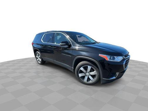 Mosaic Black Metallic 2020 Chevrolet Traverse LT Leather