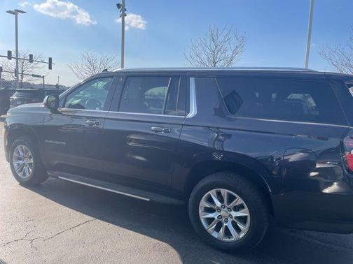 Dark Ash Metallic 2023 Chevrolet Suburban Premier