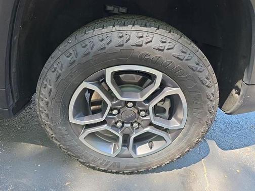 Silver Zynith 2022 Jeep Grand Cherokee 4xe Trailhawk