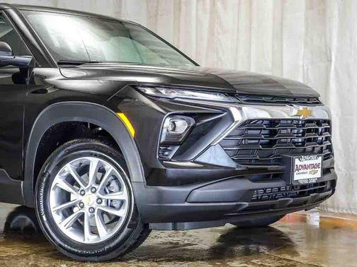 Mosaic Black Metallic 2026 Chevrolet Trailblazer LS